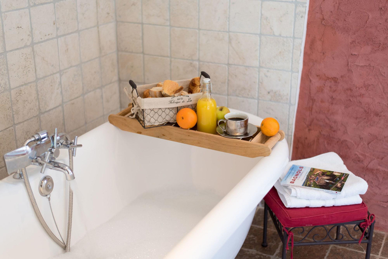 Bathroom 4, Le Clos Des Anges, Yonne