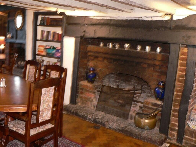Others 5, The Bull At The Green, East Sussex