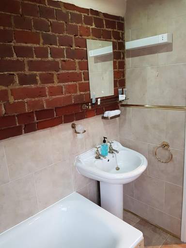 Bathroom 4, The Jolly Farmer, Surrey