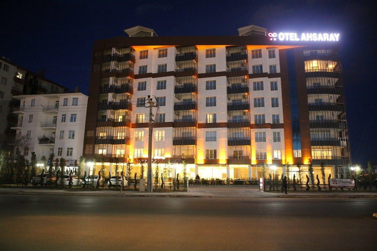 Ahsaray Otel, Merkez