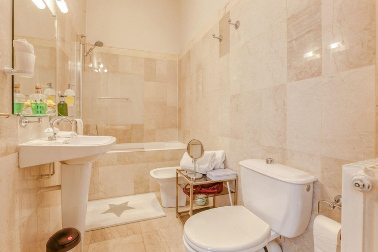 Bathroom 5, Château d'Avesnes Le Castelet, Seine-Maritime