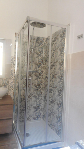 Bathroom 3, Trinacria Bedda, Syracuse
