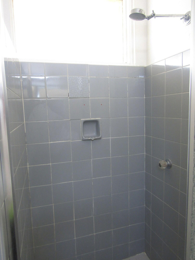 Bathroom 4, Allonville Gardens Motel, Wagga Wagga - Pt A