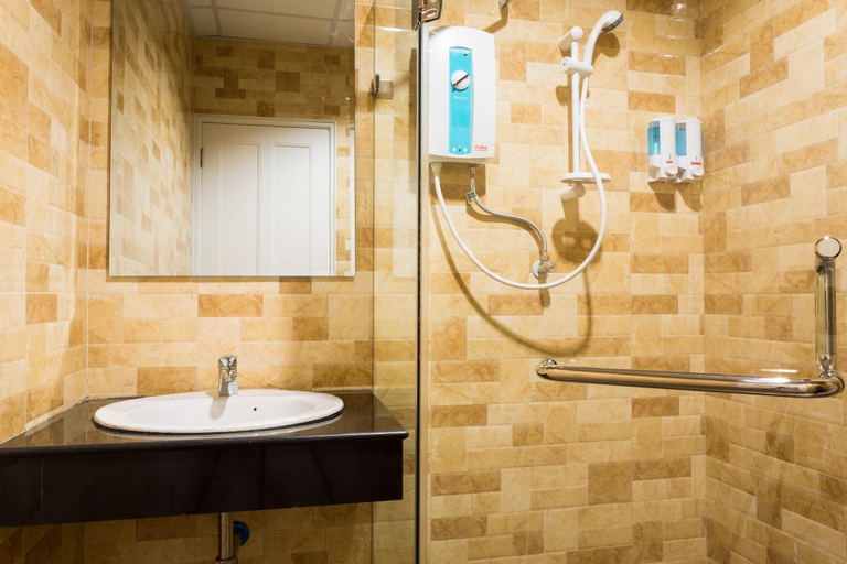 Bathroom 4, Grand Inter Hotel, Muang Samut Sakhon