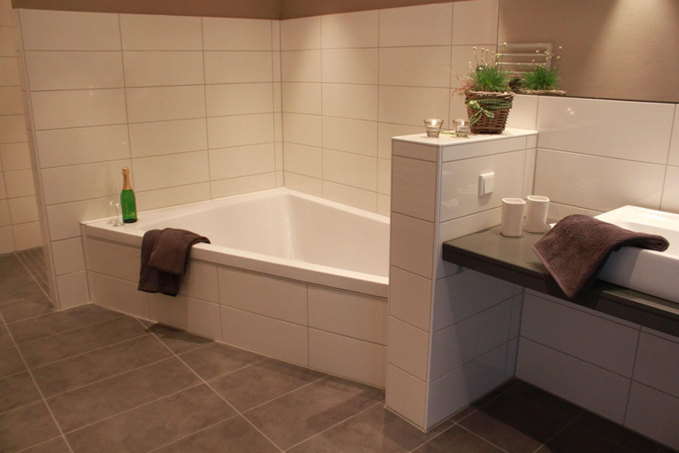 Bathroom 4, Müllers Landhotel, Aschaffenburg