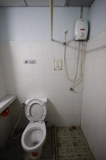 Bathroom 3, Narasiri Service Apartment, Muang Prachin Buri