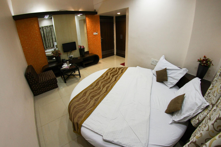 Bedroom 3, Hotel Sunny Midtown, Satara