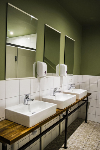 Bathroom 5, Georges Hostel & Café, Hérault