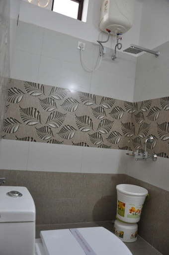 Bathroom 4, Hotel Kss Inn, Dehradun