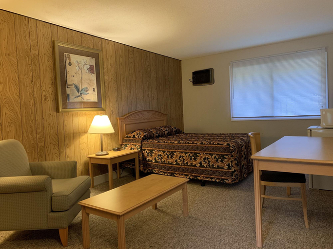 Public Area 3, Greenview Motel and RV Park, Kootenay Boundary