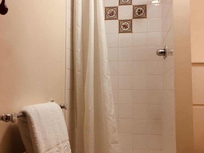 Bathroom 3, The Craven Heifer, North Yorkshire