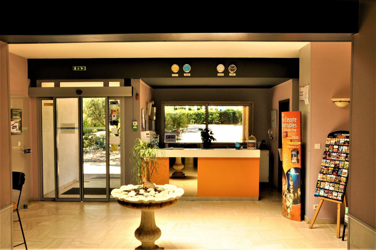 Public Area 3, Le Mas de l'Olivier, Gard