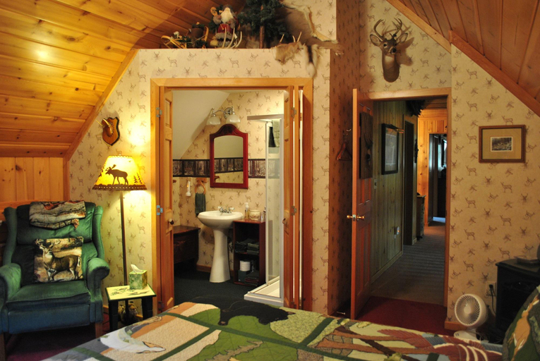 Public Area 2, Horton Creek Inn B&B, Charlevoix