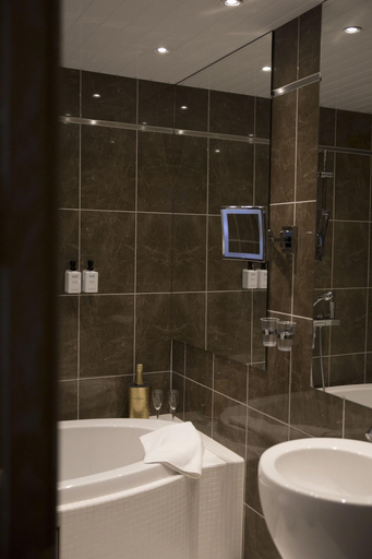 Bathroom 4, Hotel Epoque, Ostrobothnia