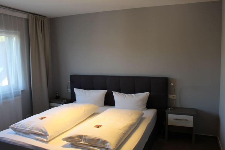 Bedroom 3, Parkhotel Krone, Emmendingen