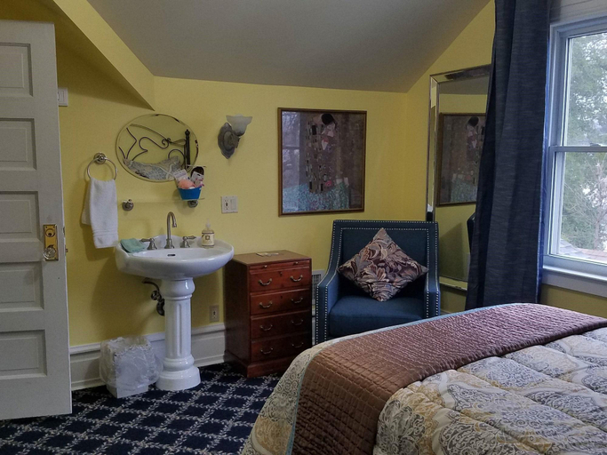 Bathroom 5, Abbey House Inn, Yolo