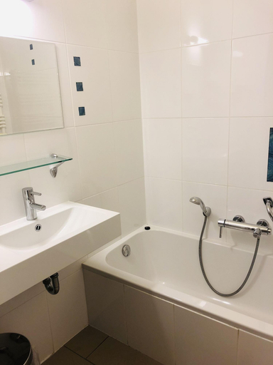 Bathroom 4, Hotel-José, West-Vlaanderen
