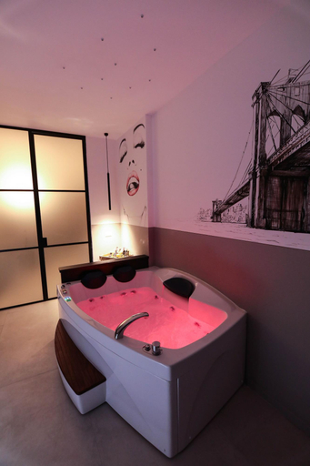 Bathroom 5, O.Effe. Global Suites at Vatican, Rome