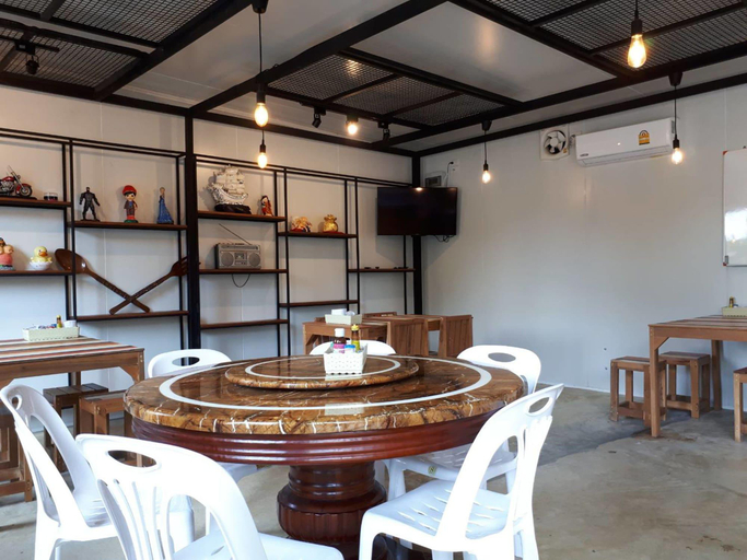 Food & Drinks 5, Pool House Lanska, Lan Saka