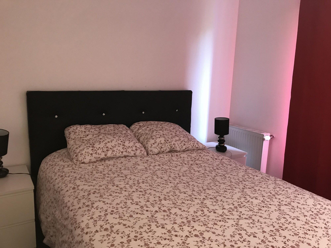 Bedroom 4, Avenue de Général de Gaulle Guesthouse, Seine-et-Marne