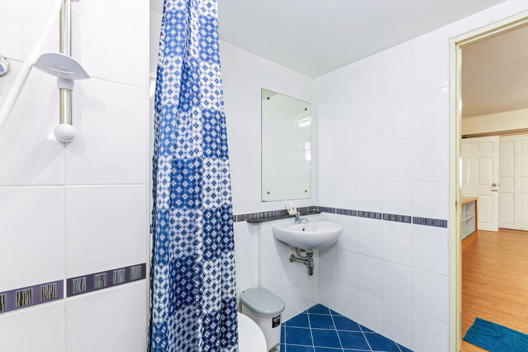 Bathroom 5, P-Park Hotel near Yanhee Hospital, Bang Plad