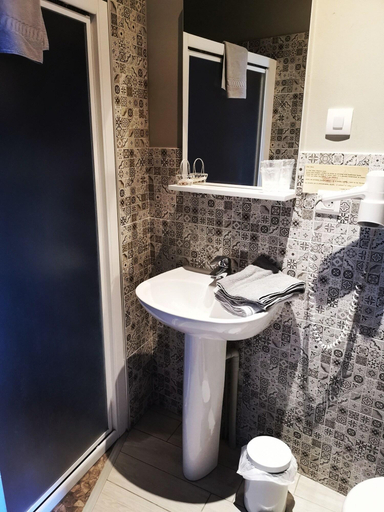 Bathroom 4, Hotel La Tourelle Du Beffroi, Saône-et-Loire