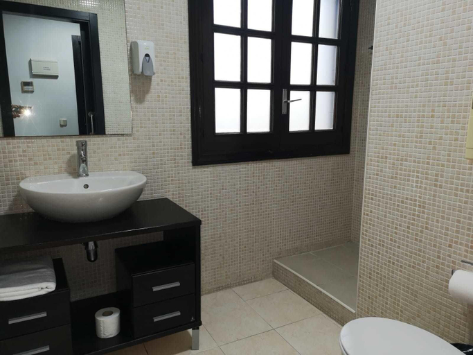 Bathroom 4, Hostal Asador Julian Brunete, Madrid