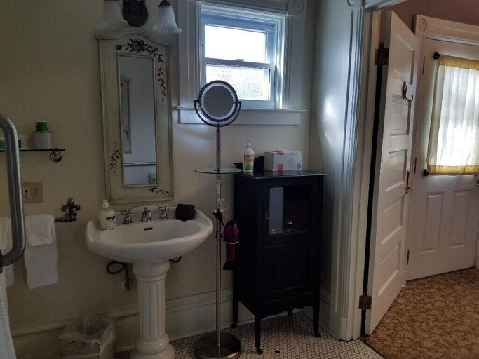 Bathroom 3, Abbey House Inn, Yolo
