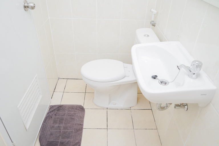 Bathroom 5, Comfort with Garden View Studio Apartment M-Town Residence By Travelio, Tangerang