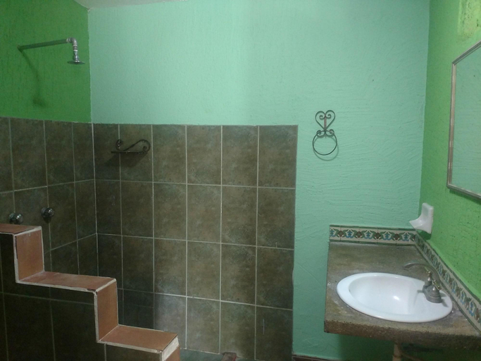 Bathroom 3, Hotel La Quinta De Los Leones, Papantla