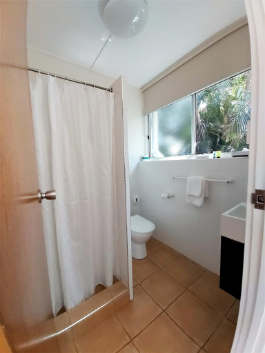 Bathroom 5, Motel Ingham, Hinchinbrook