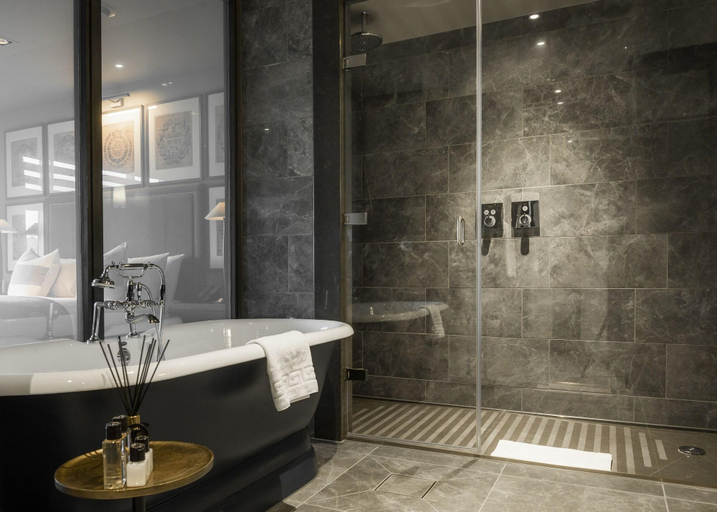 Bathroom 4, Dakota Manchester, Manchester