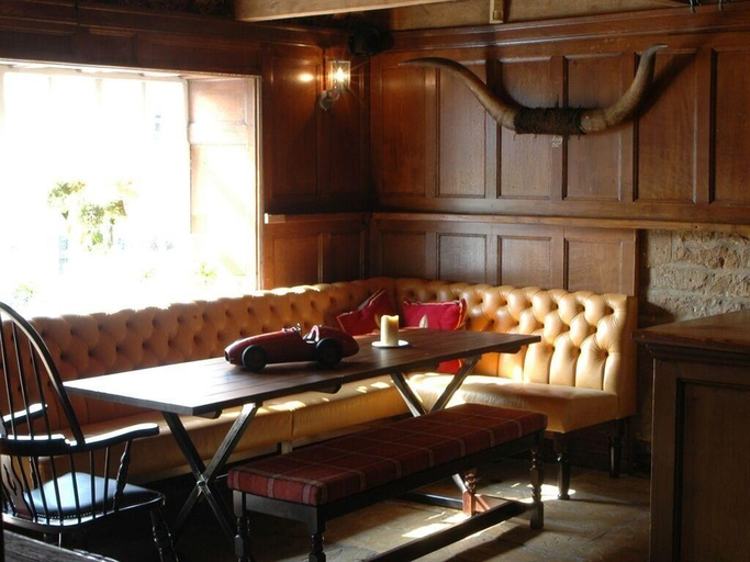 Others 5, The White Horse Inn, Oxfordshire