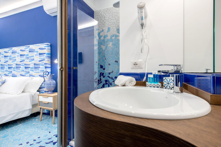 Bathroom 5, Aquae Romanae Piazza Lauro, Napoli