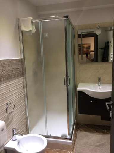 Bathroom 4, La Nuova Girgenti, Agrigento