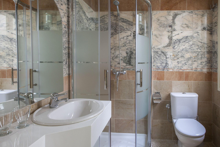 Bathroom 4, Hotel Àgora, Girona