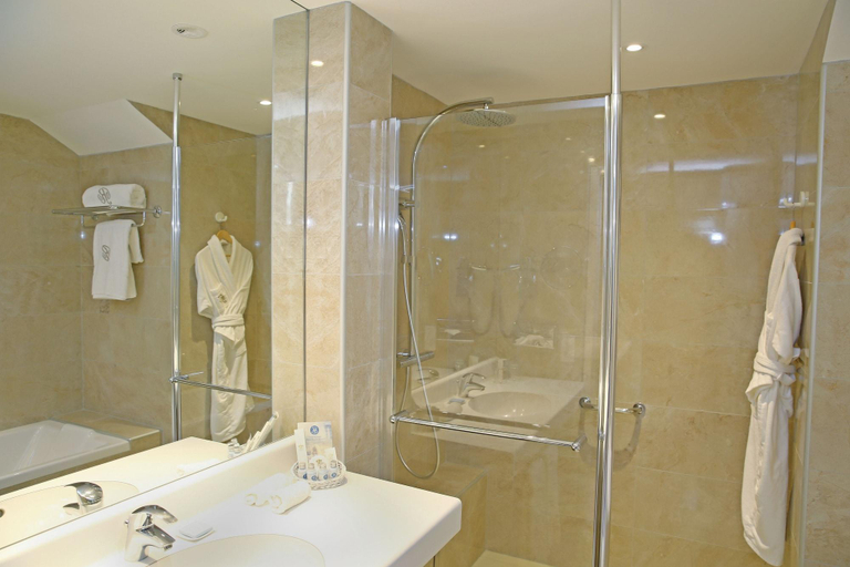 Bathroom 5, La Réserve Albi - Hotel Restaurant, Tarn