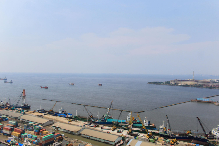 Exterior & Views 4, Comfort Studio Pluit Sea View Apartment By Travelio, North Jakarta