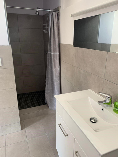 Bathroom 4, Mount Beauty Motor Inn, Alpine - East