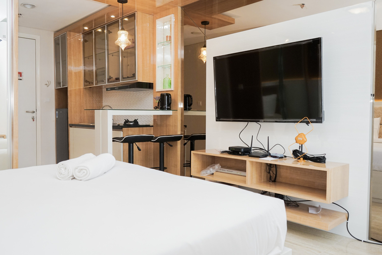 Others 2, Comfy and Minimalist Studio Apartment at Tuscany Residences By Travelio, South Tangerang