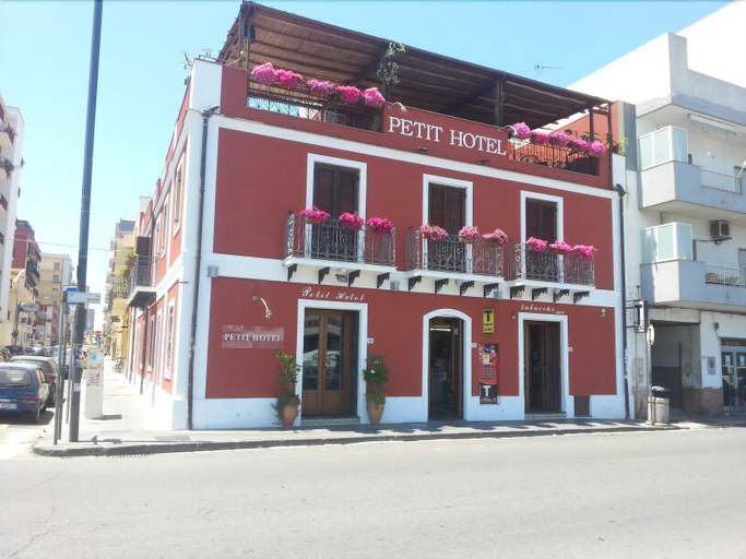 Exterior & Views 2, Petit Hotel, Messina