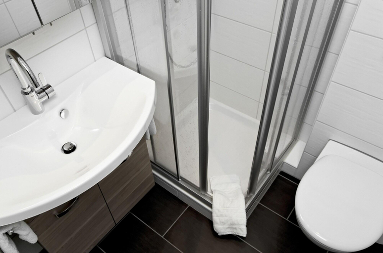 Bathroom 3, Gasthof & Landhotel Ohrnbachtal, Miltenberg