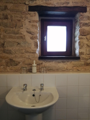 Bathroom 5, La Vieille Gorce, Vienne