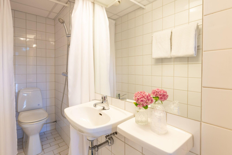 Bathroom 4, Lillesand Hotel Norge, Lillesand