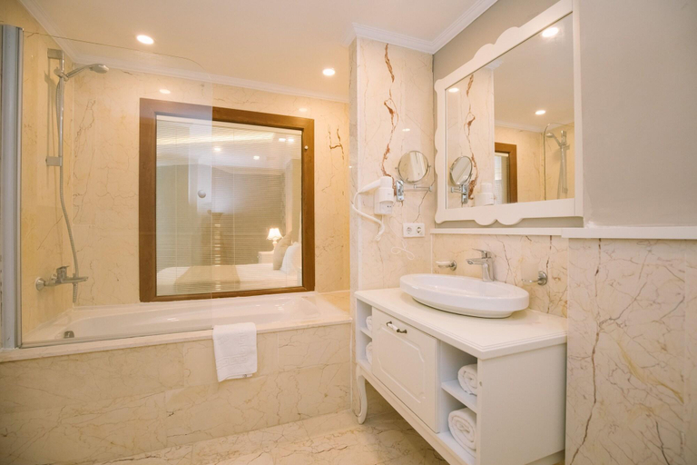 Bathroom 4, Burgaz Izer Hotel, Fatih