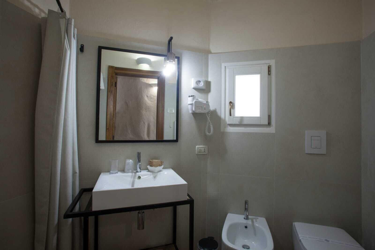 Bathroom 5, Ai Terrazzini, Matera