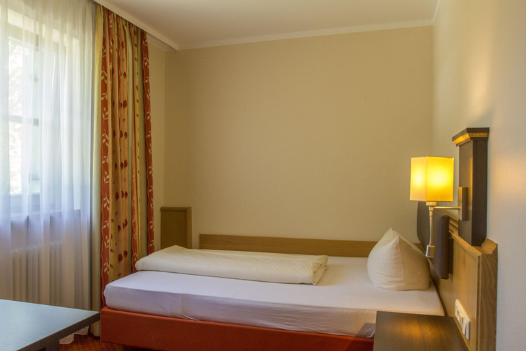 Bedroom 5, Hotel Seehof Herrsching, Starnberg