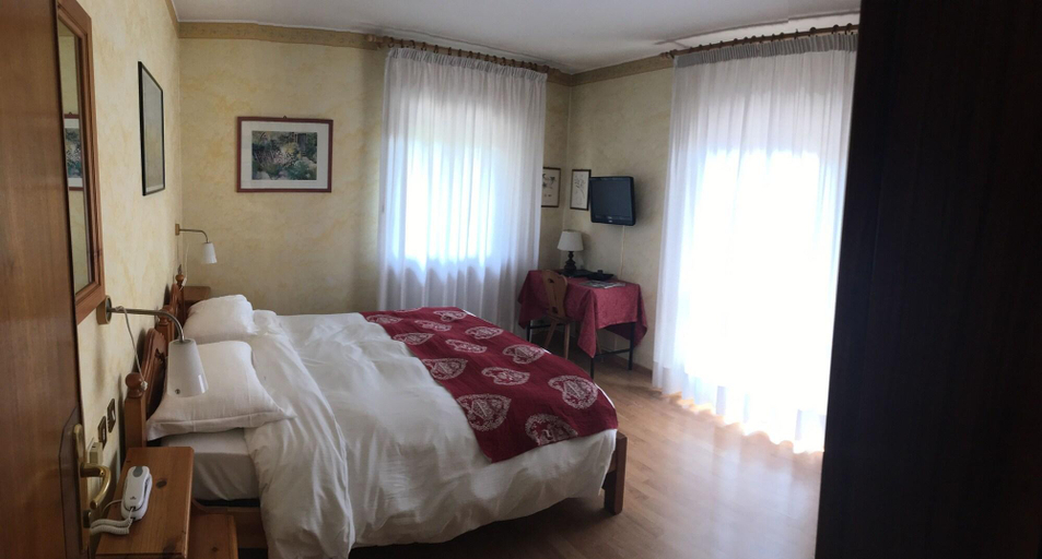 Bedroom 4, Hotel Meublé Villa Neve, Belluno