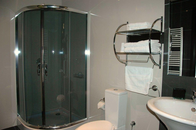 Bathroom 4, Hotel Opera, Tarnowskie