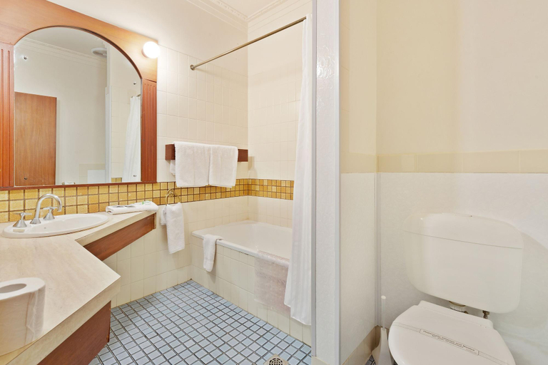 Bathroom, Heritage Country Motel, Armadale